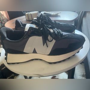 NEW BALANCE 327 The Intelligent Choice women size 8.5